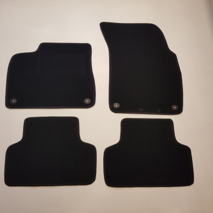 Audi Q8 2018-től szövetszőnyeg